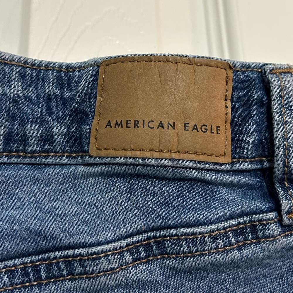 American Eagle Outfitters Distressed Blue Jean Mom Short Size 6 - Picture 4 of 6